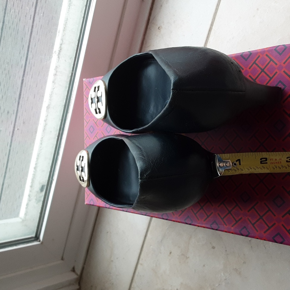 Tory Burch Black Leather Pumps - Picture 2 of 7
